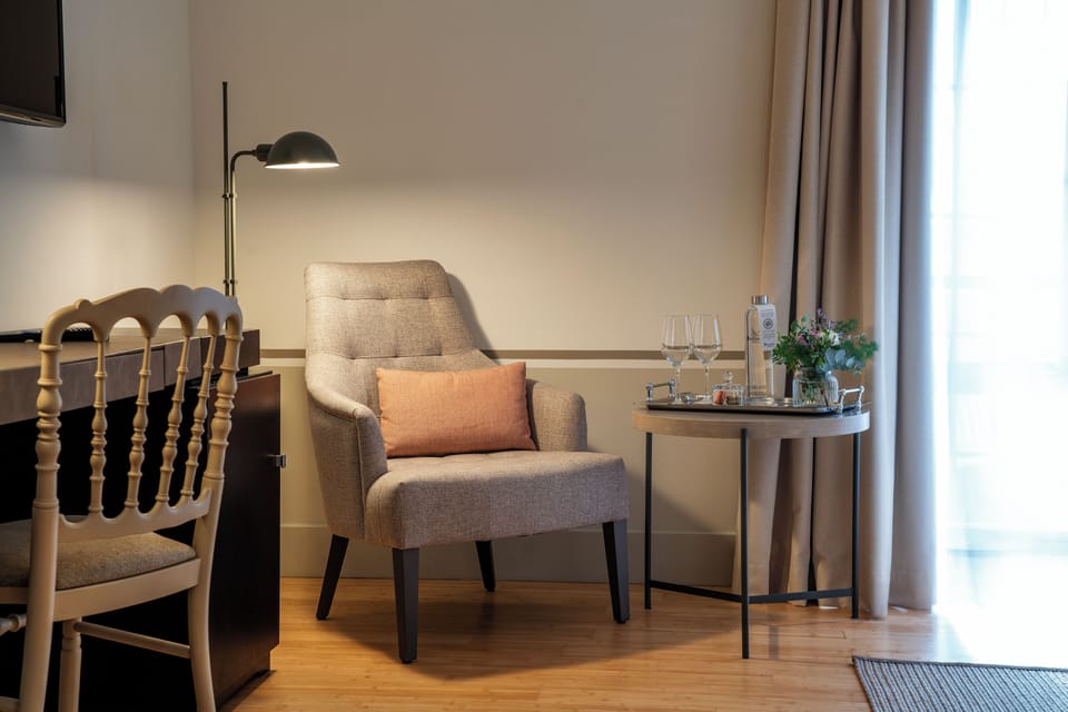 Suite | Egyptian cotton sheets, premium bedding, down comforters, minibar