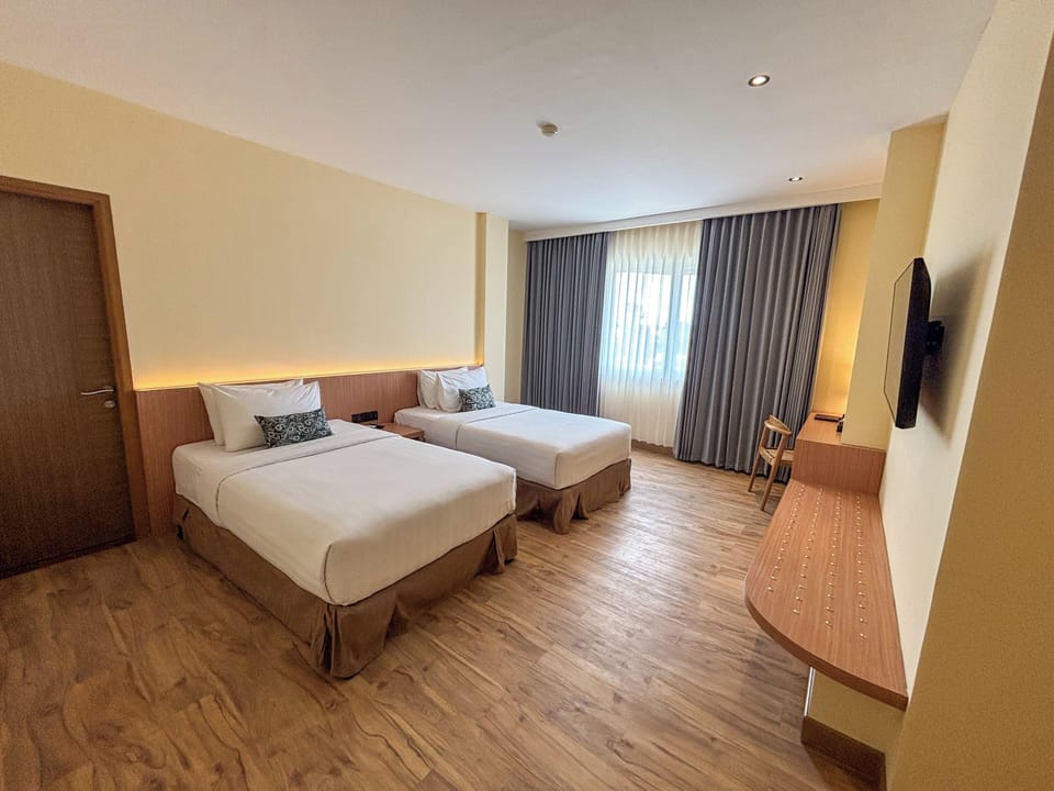 Junior Suite, 1 Bedroom | Premium bedding, minibar, desk, laptop workspace