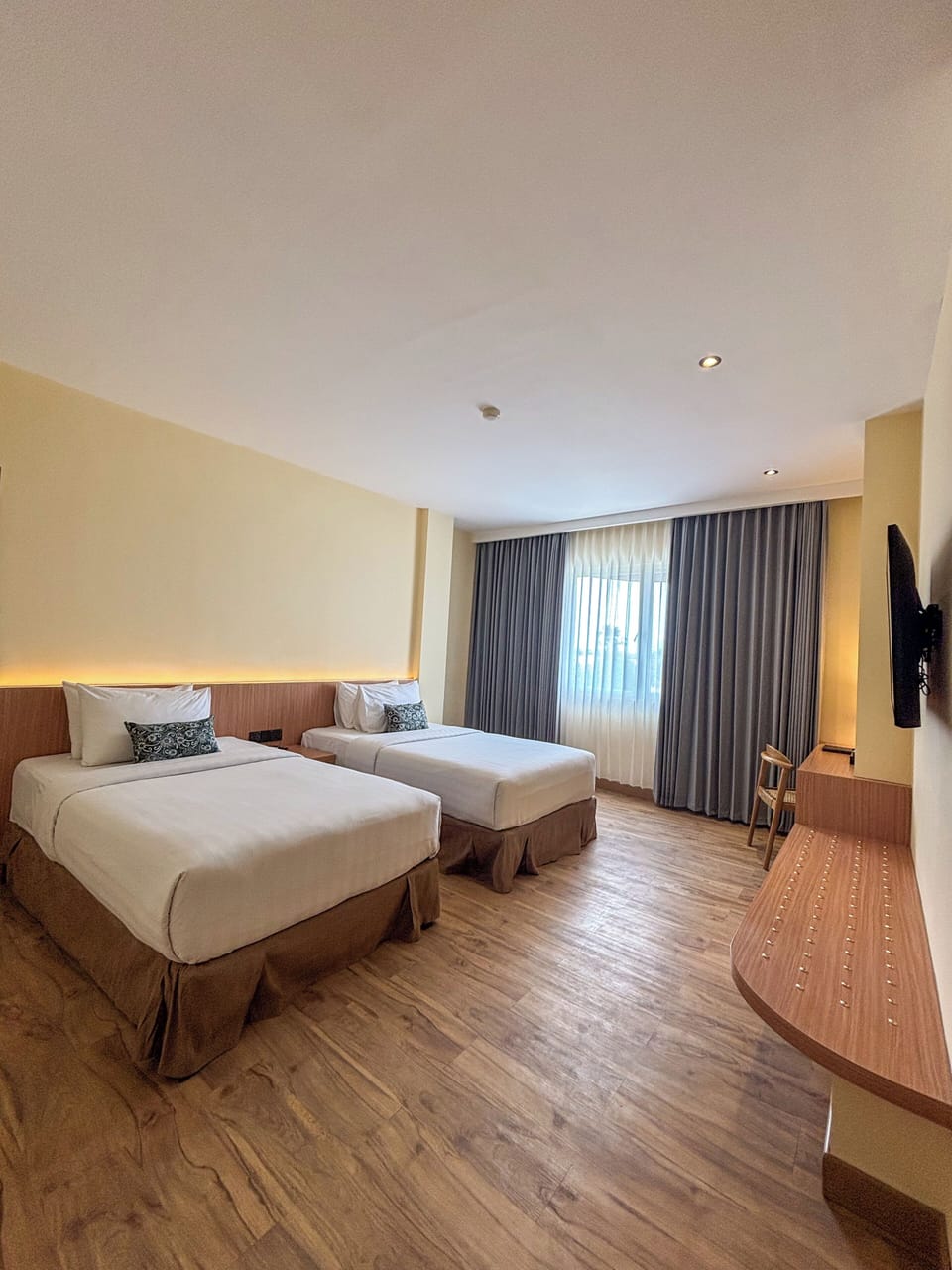 Junior Suite, 1 Bedroom | Premium bedding, minibar, desk, laptop workspace