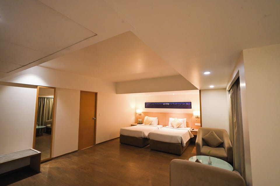 Deluxe Room, 2 Twin Beds | Minibar, in-room safe, desk, blackout drapes