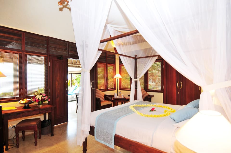 1 Bedroom Ocean Front Honeymoon Villa | In-room safe, desk, free WiFi, bed sheets