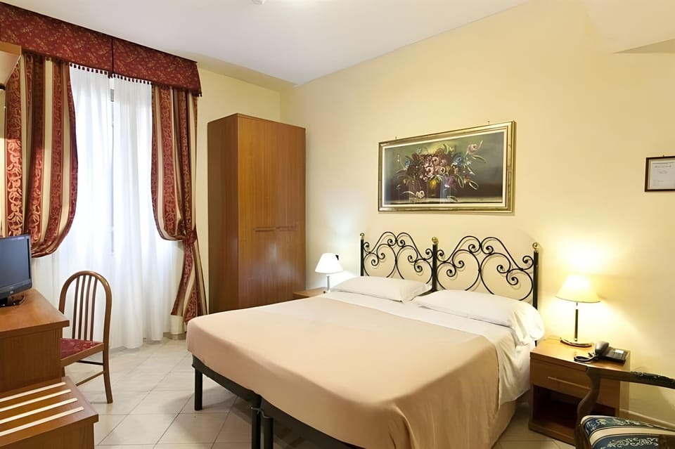In-room safe, WiFi, bed sheets