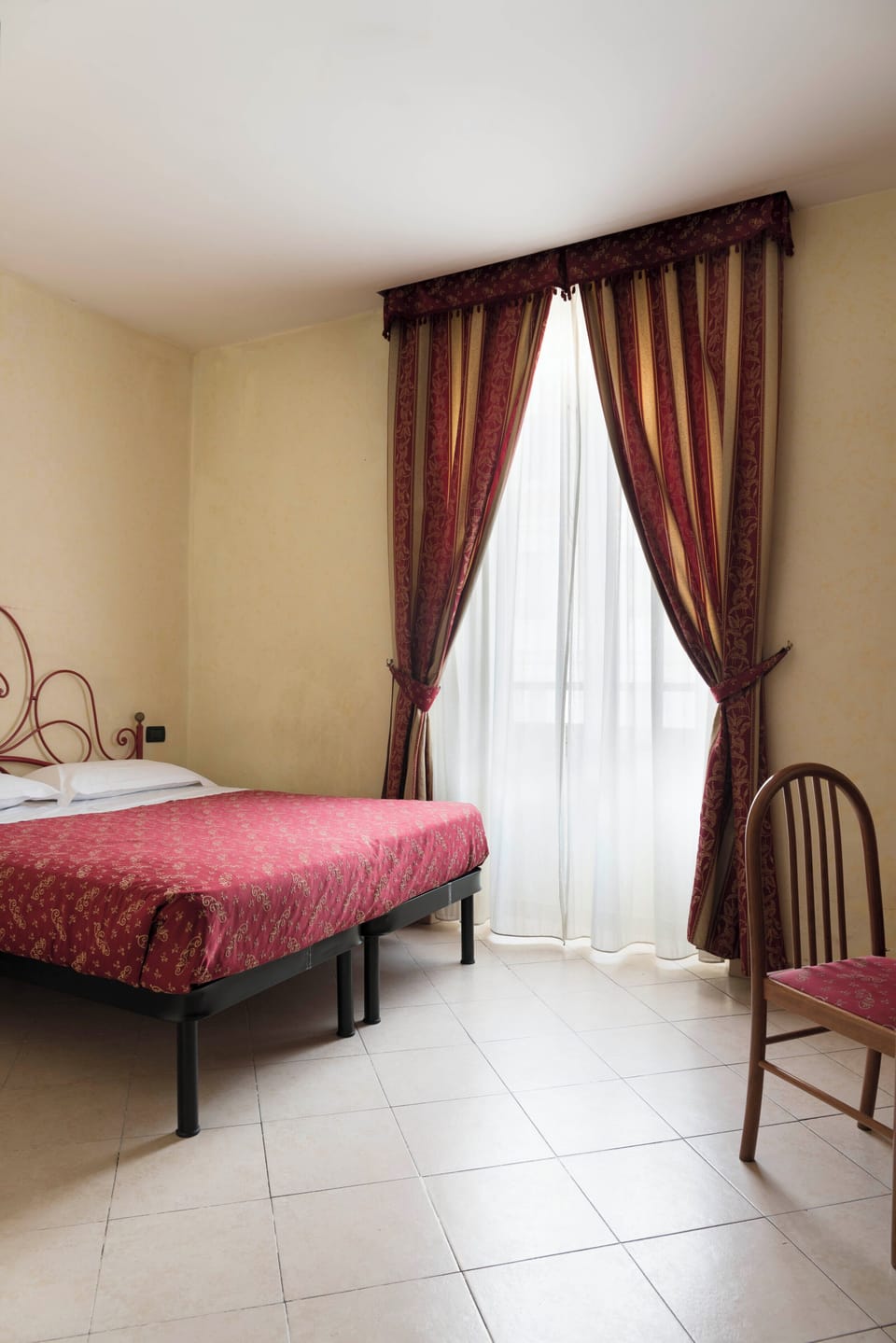 In-room safe, WiFi (surcharge), bed sheets