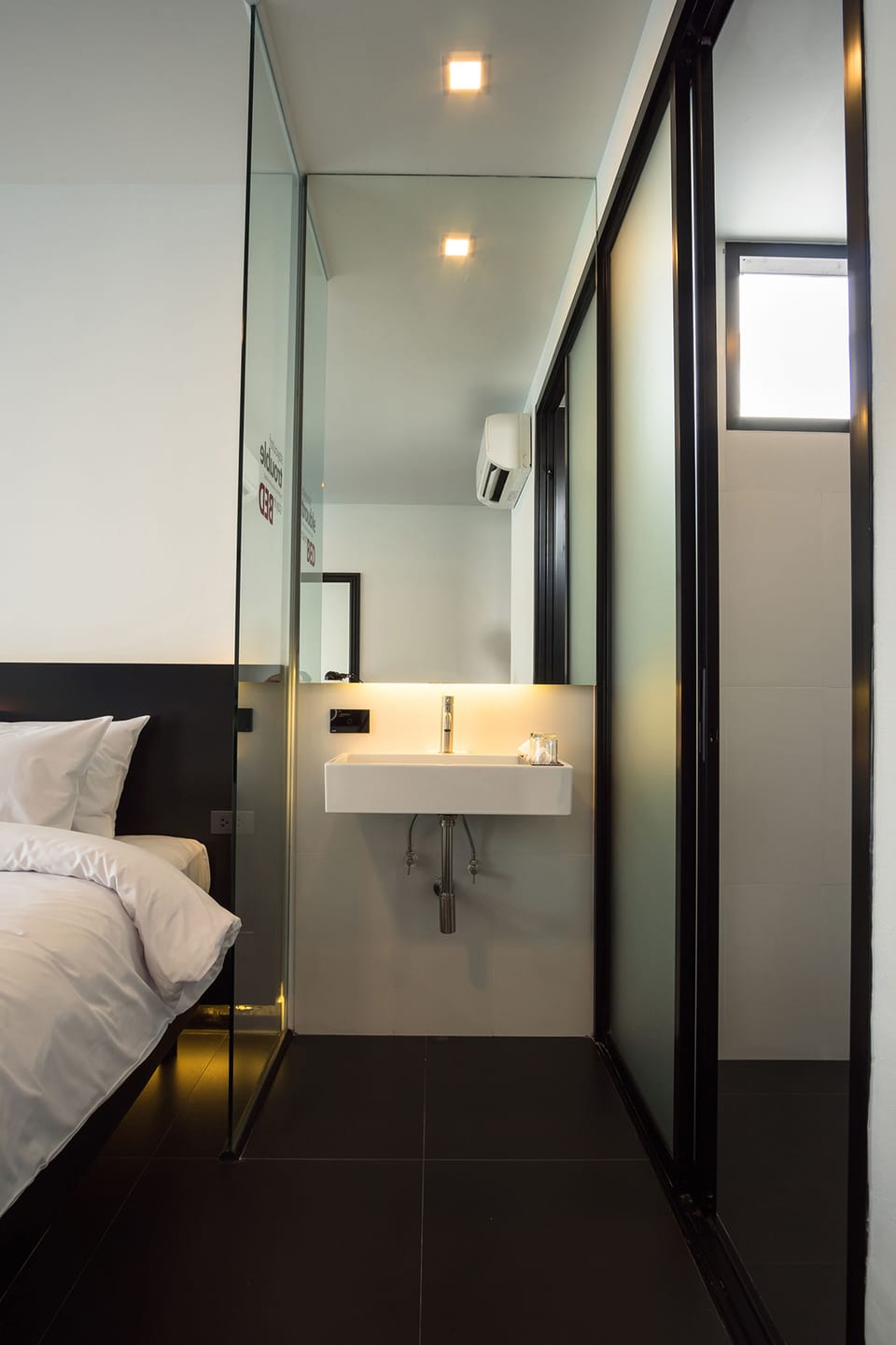 Standard Triple Room (Adult Only) | Bathroom sink