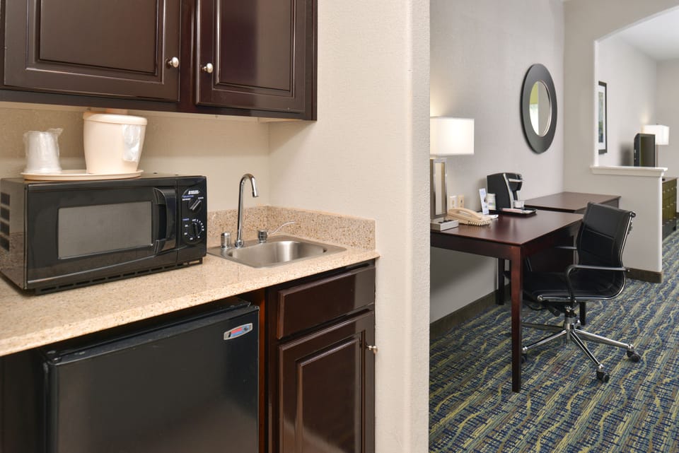 In-room safe, desk, iron/ironing board, cribs/infant beds