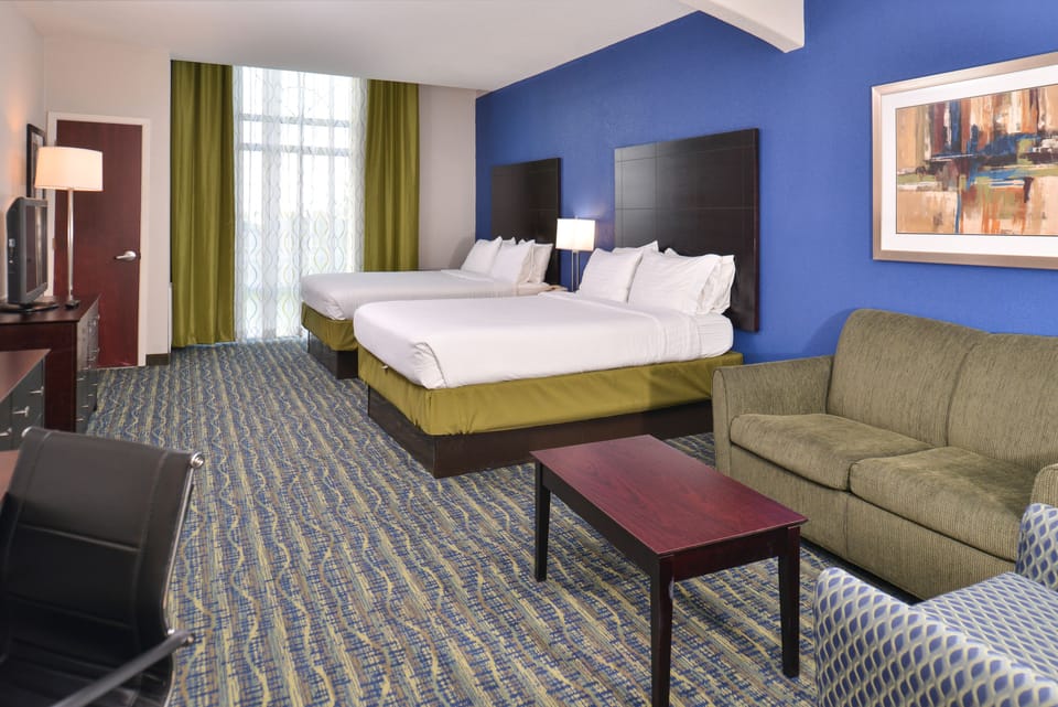 In-room safe, desk, iron/ironing board, cribs/infant beds