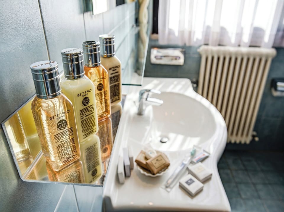 Executive Double or Twin Room, Sea View | Bathroom | Hair dryer, slippers, bidet, towels