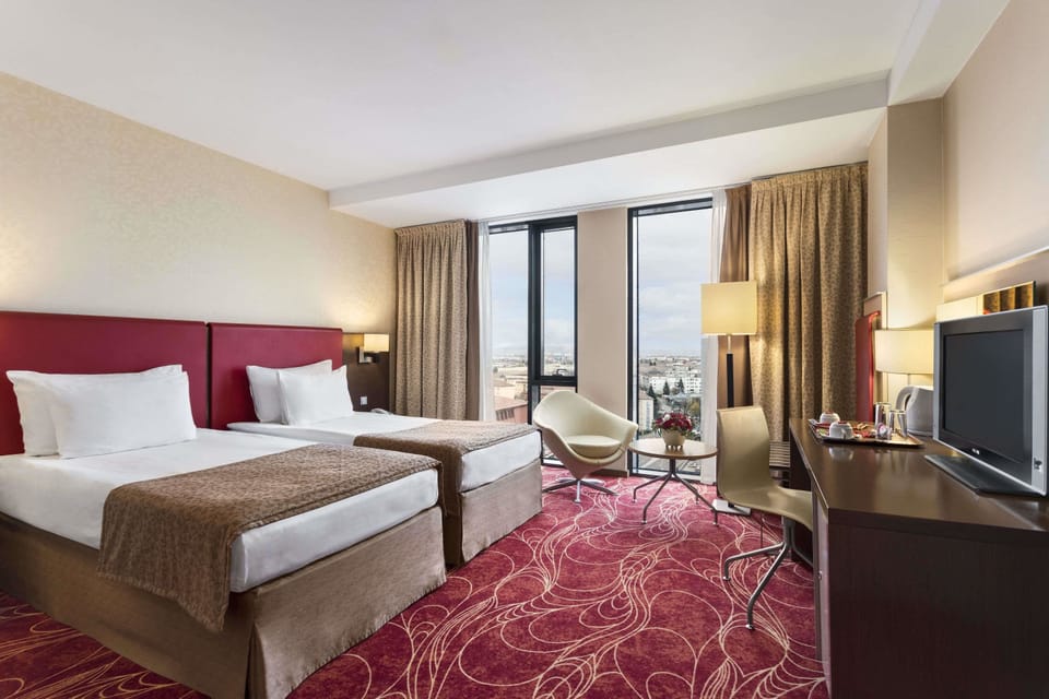 Hypo-allergenic bedding, minibar, in-room safe, desk