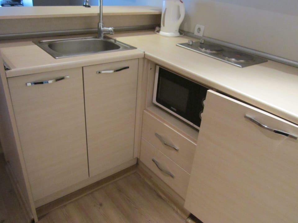 Family Suite, Kitchen | Private kitchenette | Fridge, electric kettle