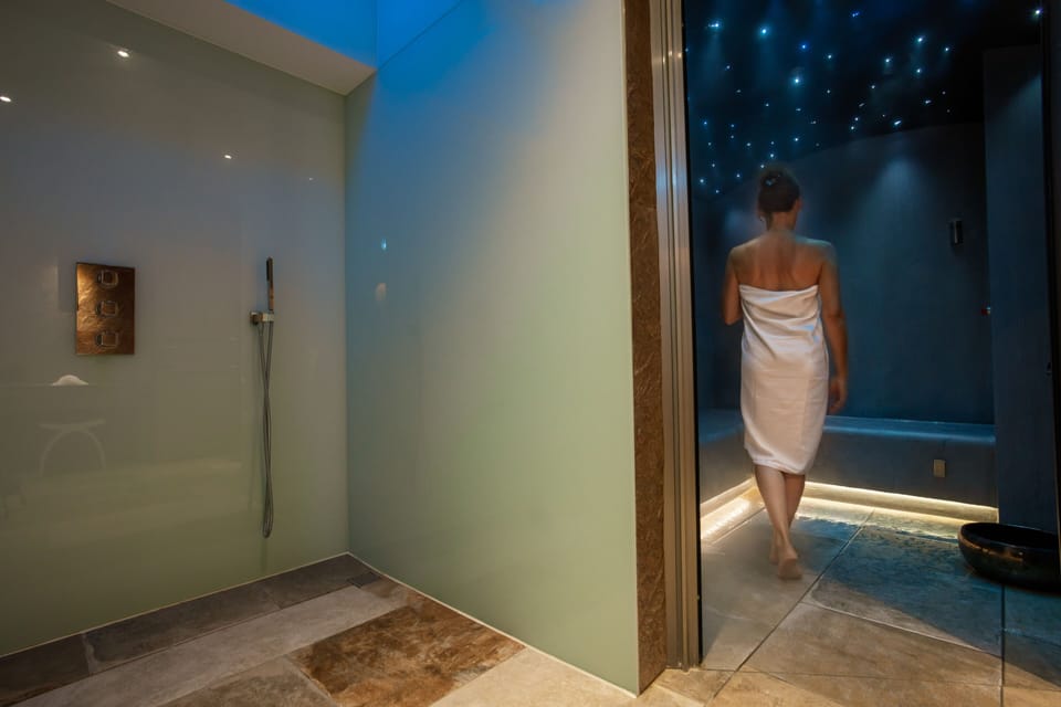 Couples treatment rooms, Turkish bath, body treatments, aromatherapy
