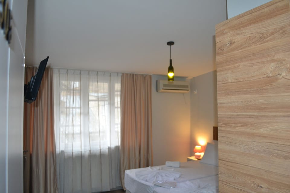 Standard Double or Twin Room | 2 bedrooms, in-room safe, individually furnished, desk