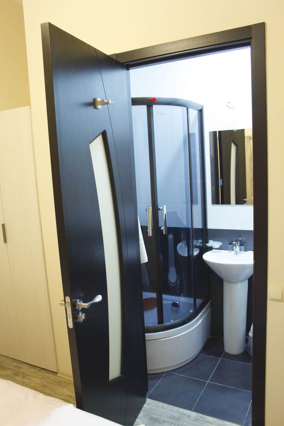 Economy Double Room | 2 bedrooms, in-room safe, individually furnished, desk