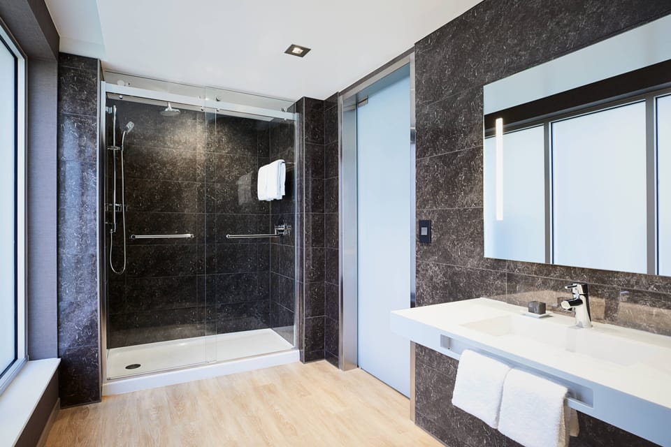 Shower, rainfall showerhead, free toiletries, hair dryer