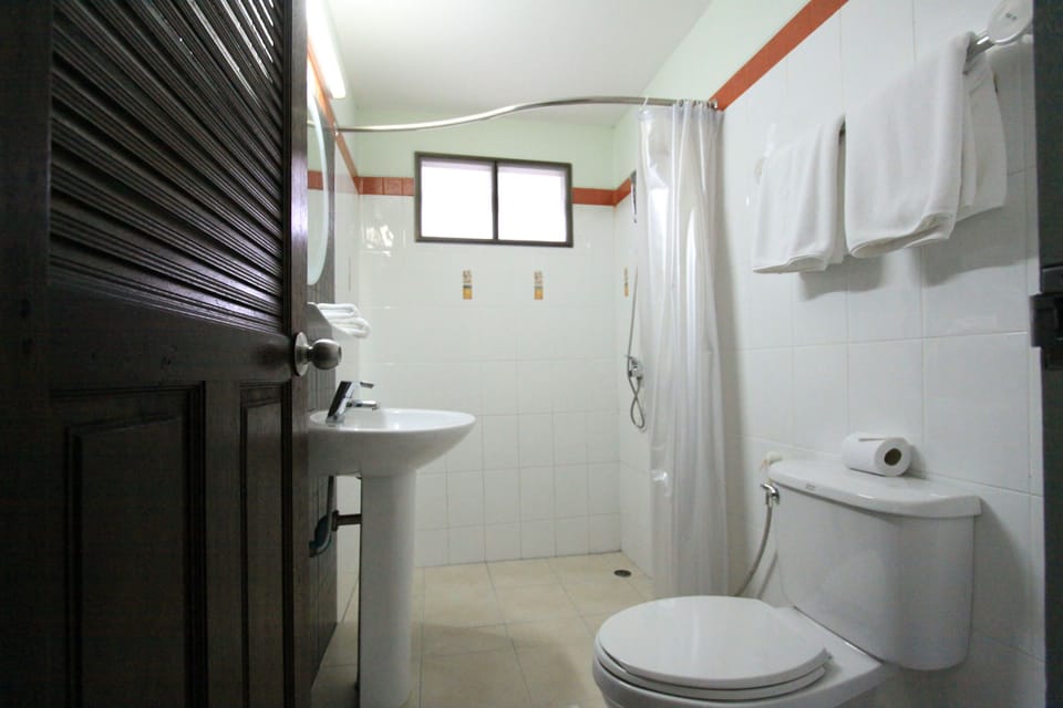 Standard Room with Balcony | Minibar, in-room safe, soundproofing, free WiFi