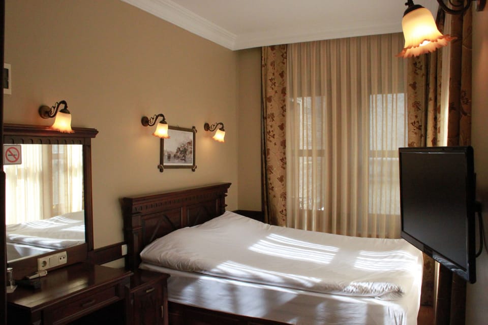 Standard Double Room Single Use, City View | In-room safe, desk, blackout drapes, rollaway beds