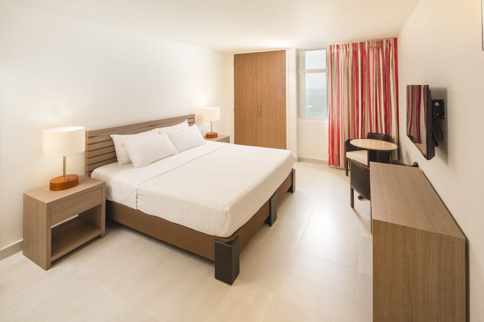 Standard Room | Premium bedding, down comforters, in-room safe, iron/ironing board
