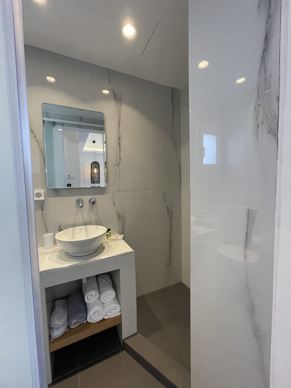 Suite with Outdoor Hot Tub and Sea View | Bathroom | Shower, free toiletries, hair dryer, towels