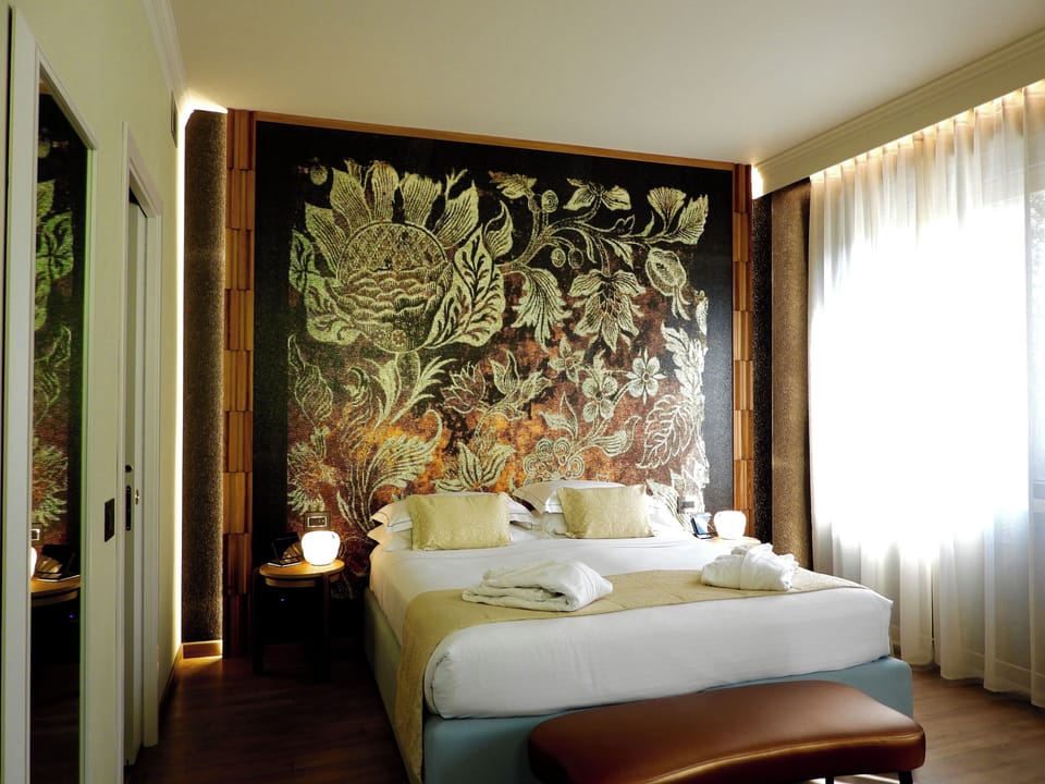 Minibar, in-room safe, iron/ironing board, free WiFi