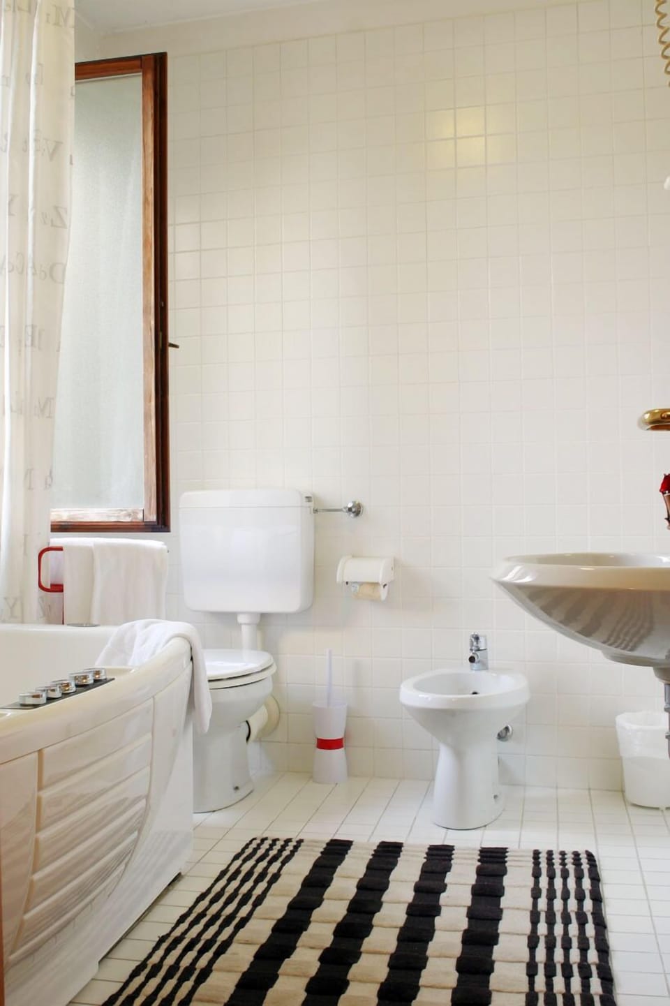 Suite | Bathroom | Rainfall showerhead, free toiletries, hair dryer, bidet