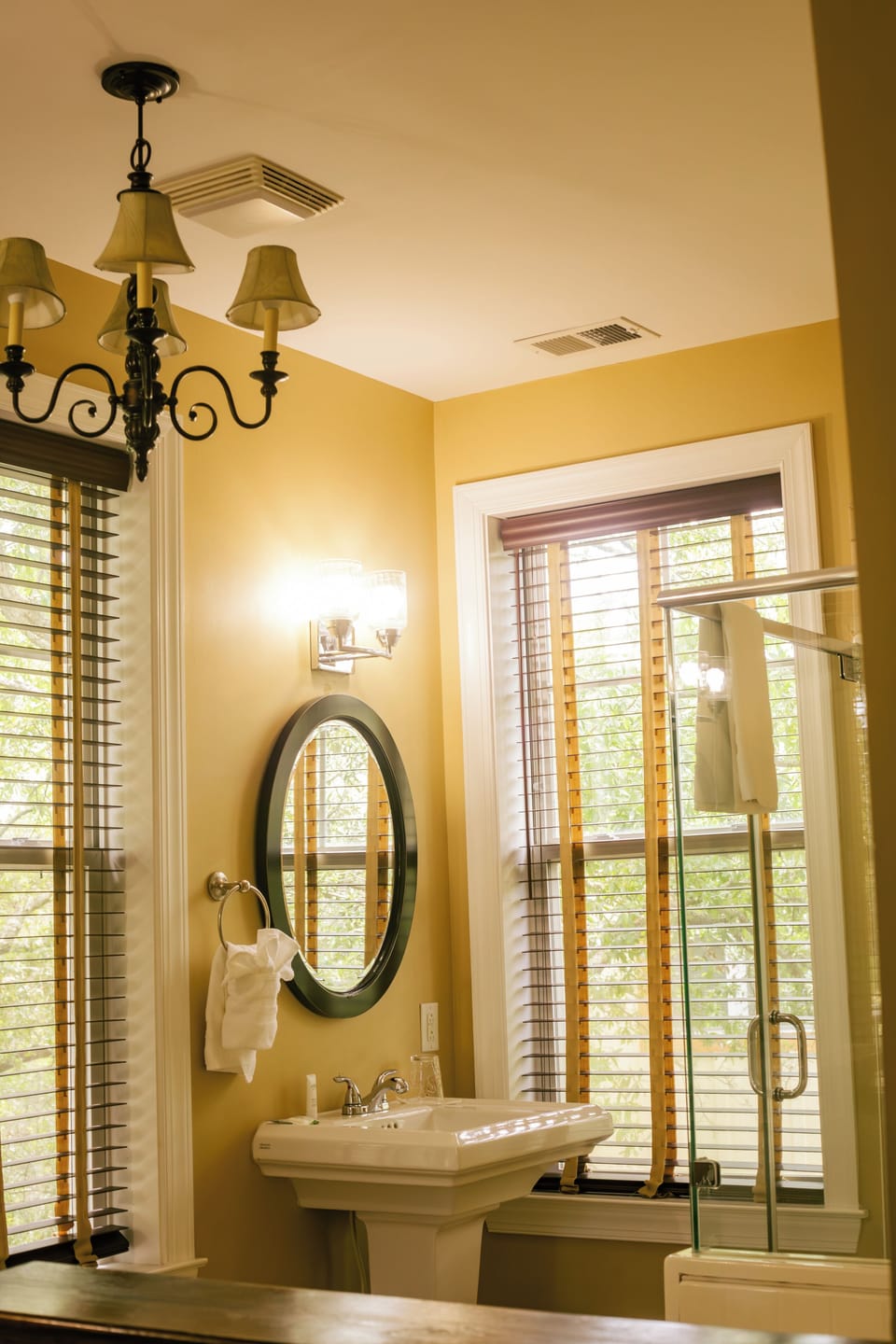 Room | Bathroom | Combined shower/tub, deep soaking tub, rainfall showerhead