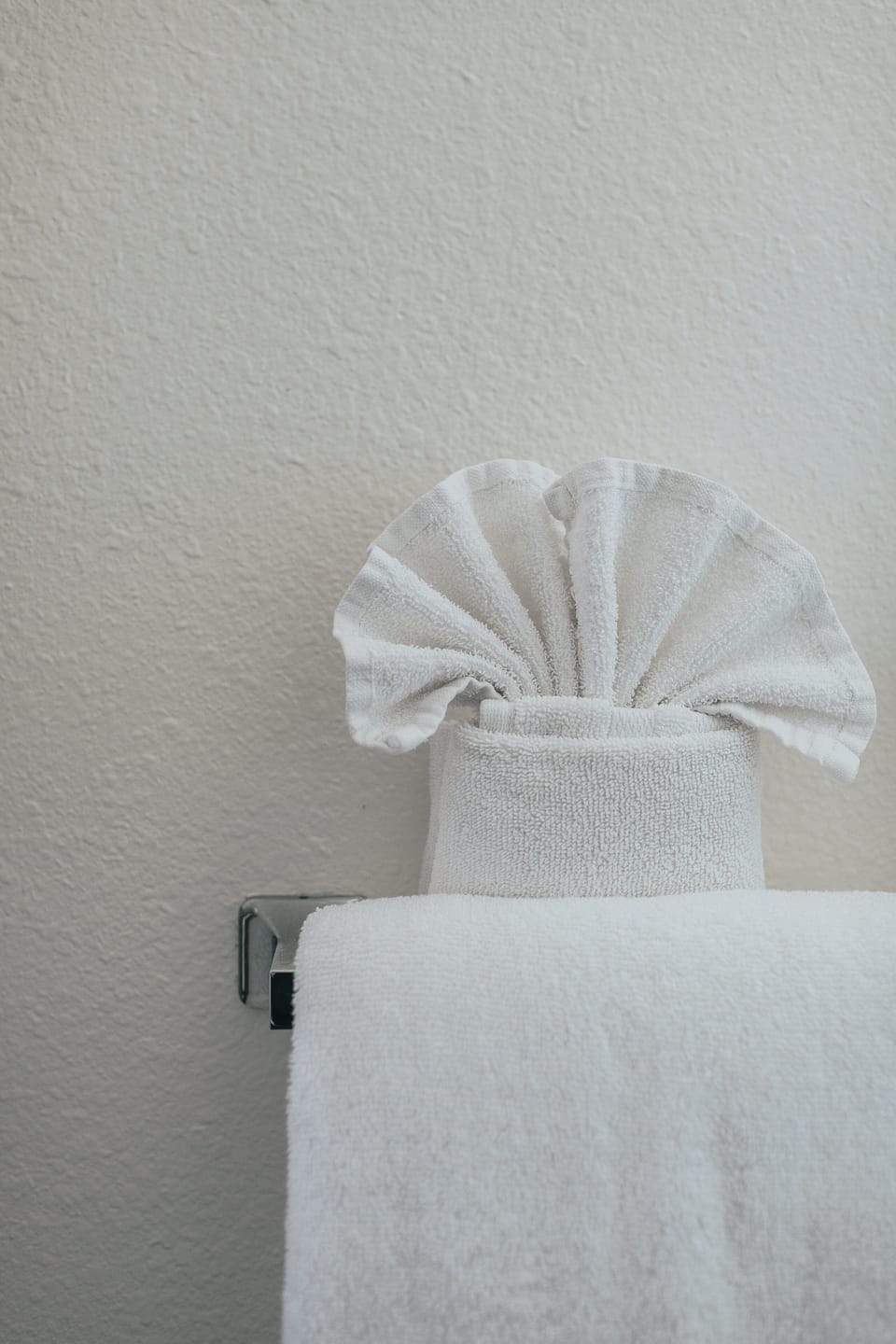 Deluxe Suite, 1 King Bed, Non Smoking, Pets Not Allowed (Upstairs, Ocean View) | Bathroom | Shower, free toiletries, hair dryer, towels