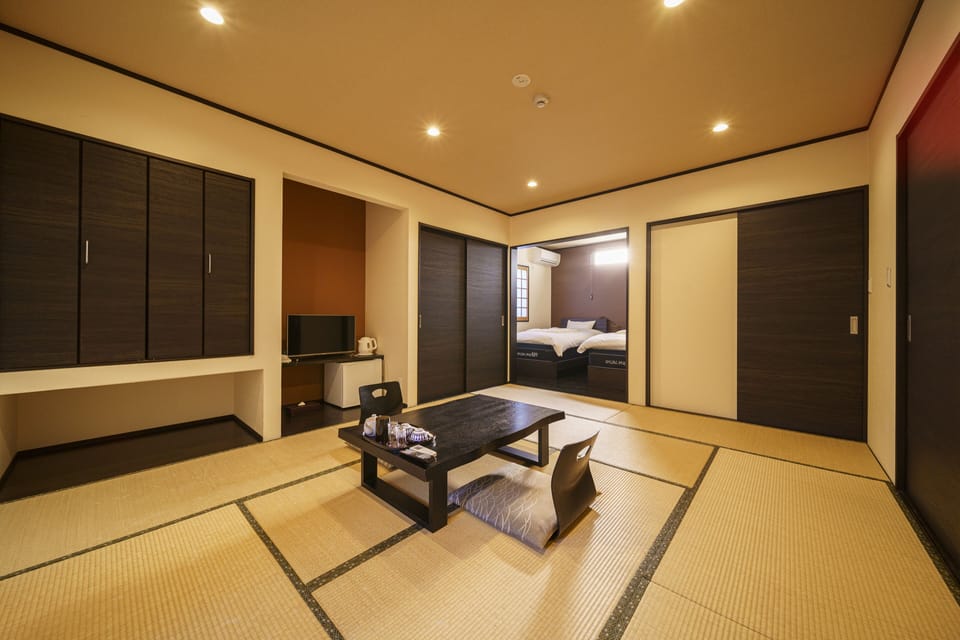 In-room safe, WiFi (free), bed sheets