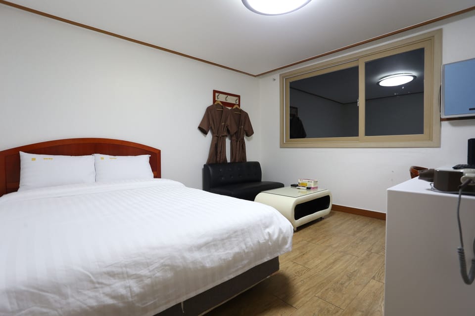 Standard Room | Free WiFi, bed sheets
