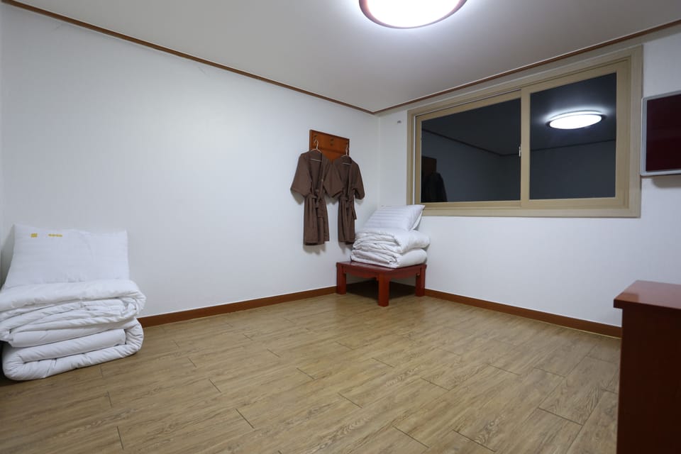 Traditional Room (Ondol) | Free WiFi, bed sheets