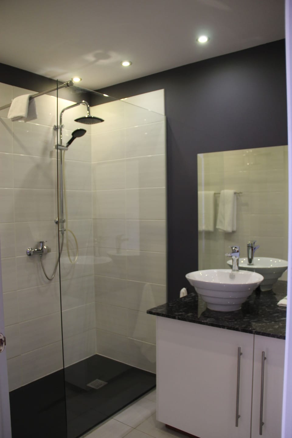 Superior Double Room, Ground Floor | Bathroom | Shower, free toiletries, towels