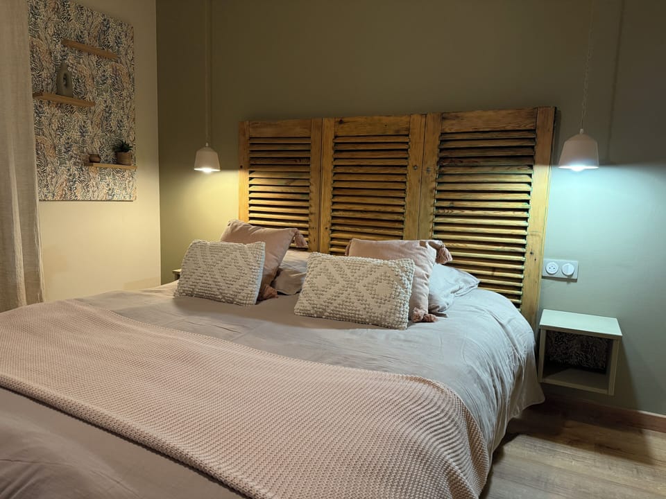 Standard Double Room, 1 Queen Bed | Premium bedding, desk, soundproofing, WiFi (free)