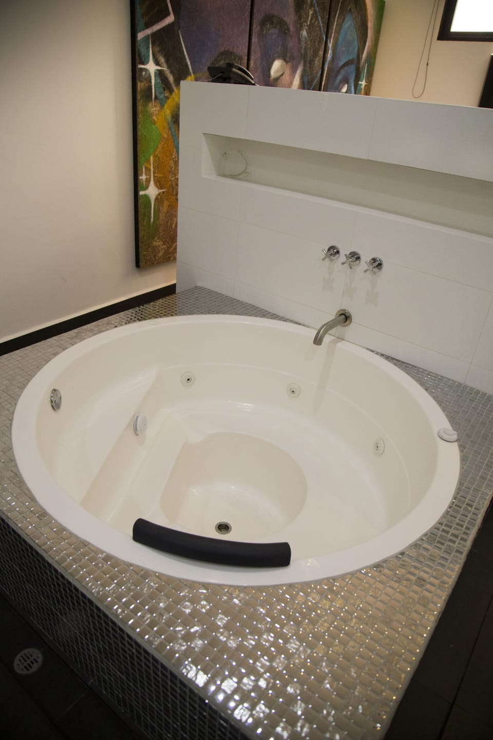 Deluxe Room, 1 Double Bed, Hot Tub | Bathroom | Shower, free toiletries, hair dryer, towels