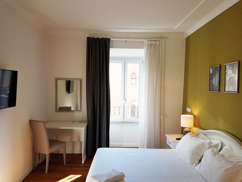 Hypo-allergenic bedding, down comforters, pillowtop beds, minibar