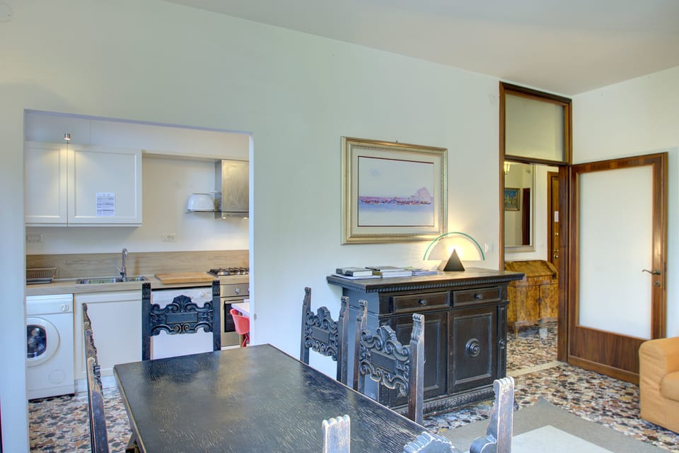 Apartment | Living room | Flat-screen TV