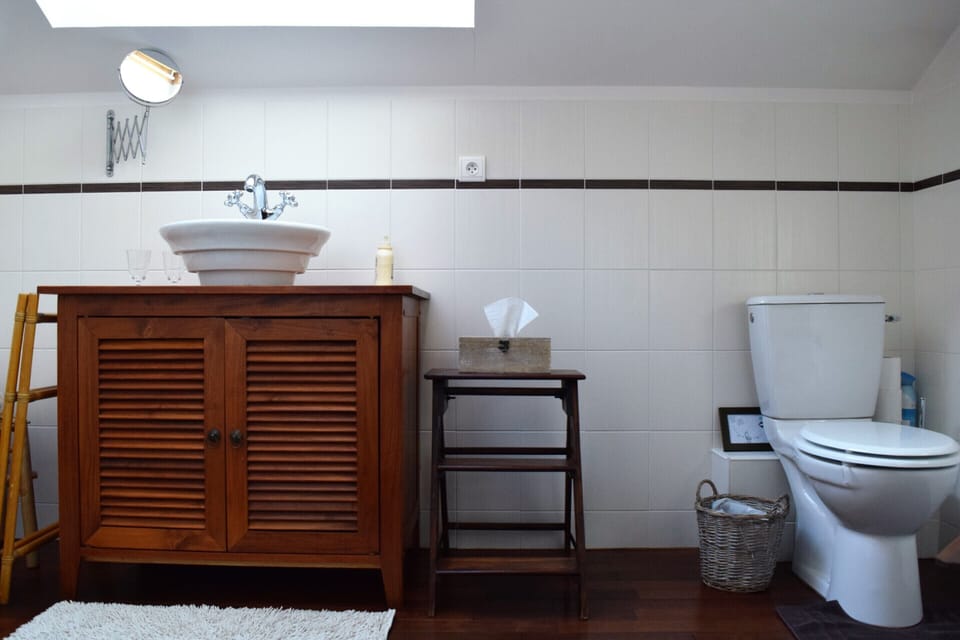 Family Suite, Private Bathroom | Bathroom
