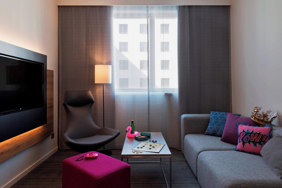 Family Room, 1 Double Bed | Living area | 42-inch LCD TV with satellite channels, Smart TV, Netflix