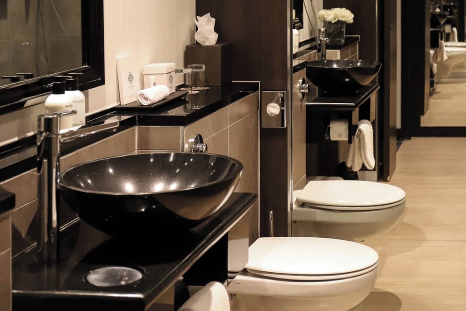Executive Room | Bathroom | Designer toiletries, hair dryer, bathrobes, slippers
