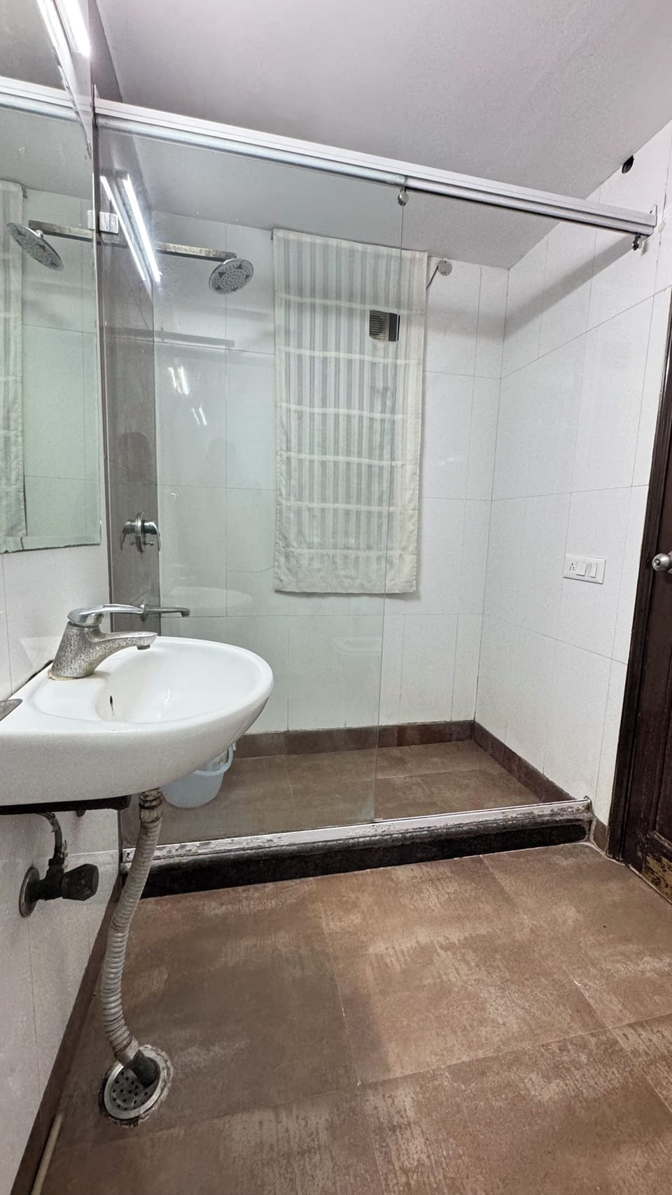 Premium Double Room | Bathroom | Shower, free toiletries, towels, soap