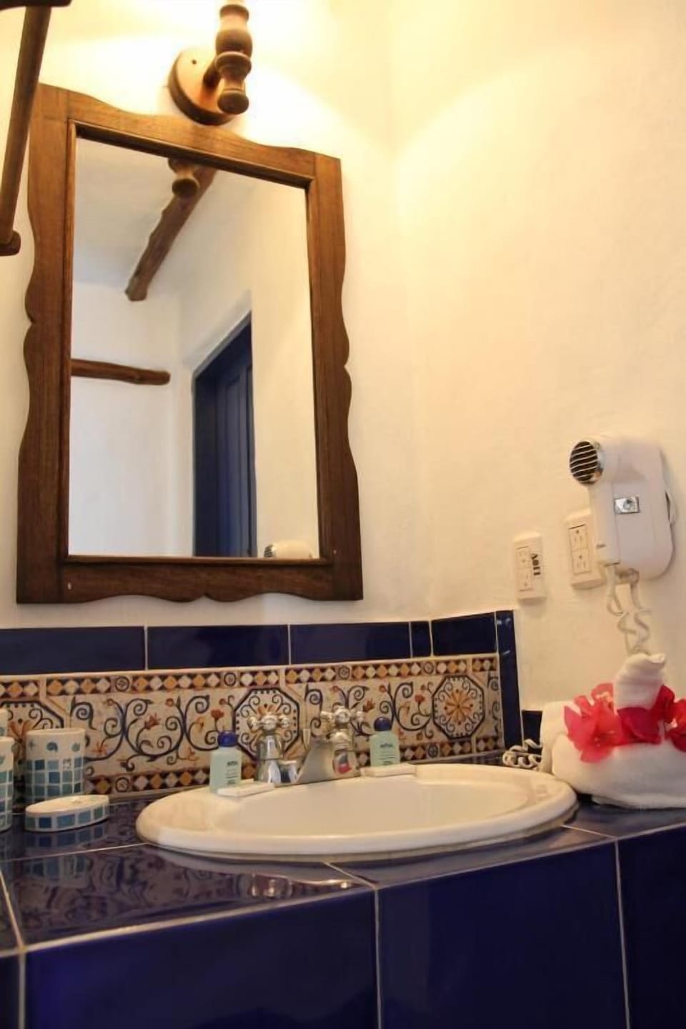 Deluxe Single Room, Balcony, Resort View | Bathroom | Shower, free toiletries, hair dryer, towels
