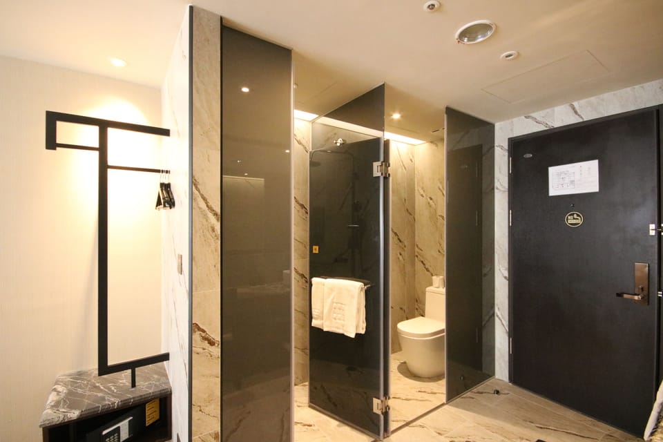 City Twin Room | Bathroom shower