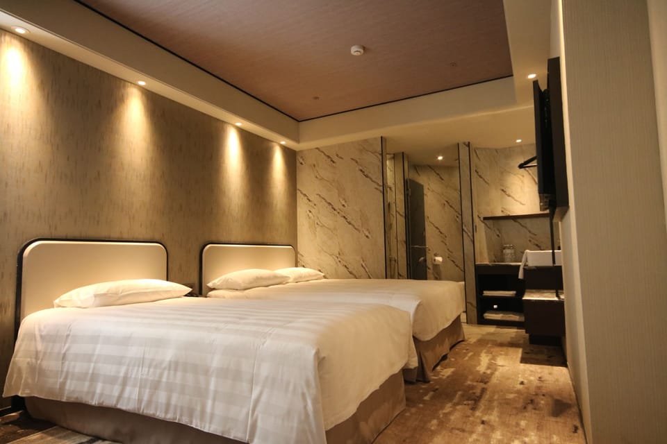 Triple Room | In-room safe, blackout drapes, free WiFi, bed sheets