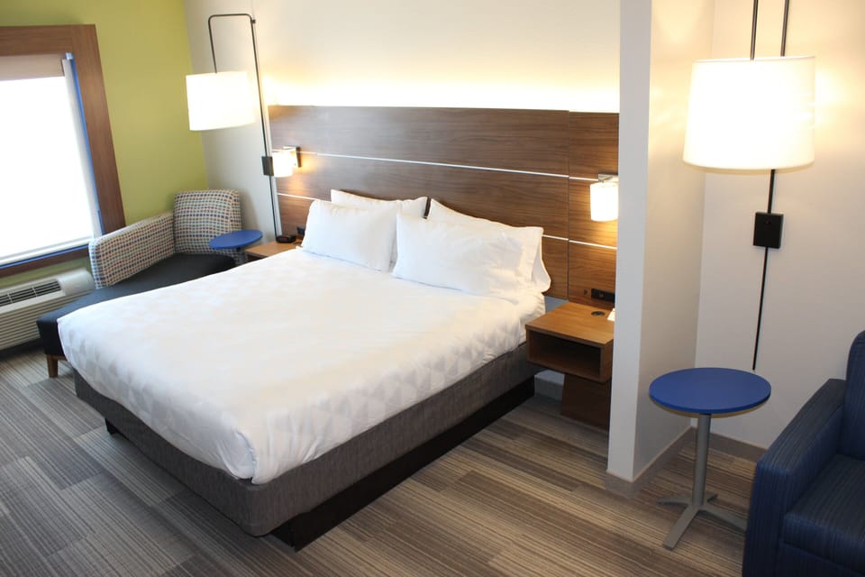 Suite, 1 King Bed, Non Smoking | In-room safe, desk, laptop workspace, iron/ironing board