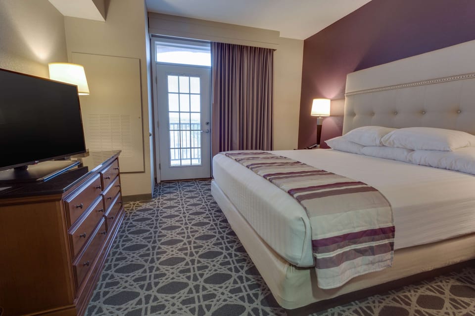 Suite, 1 King Bed with Sofa bed, Terrace (Sofa Sleeper, 2 Rooms) | Desk, blackout drapes, iron/ironing board, cribs (free)