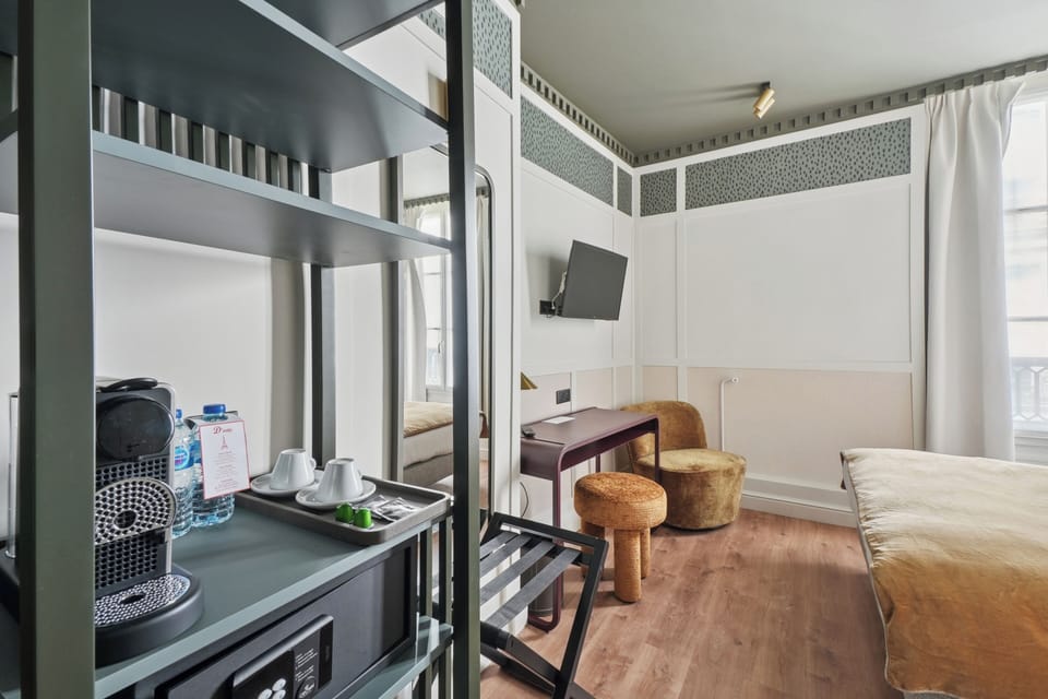 Design Double Room | Living area | Flat-screen TV