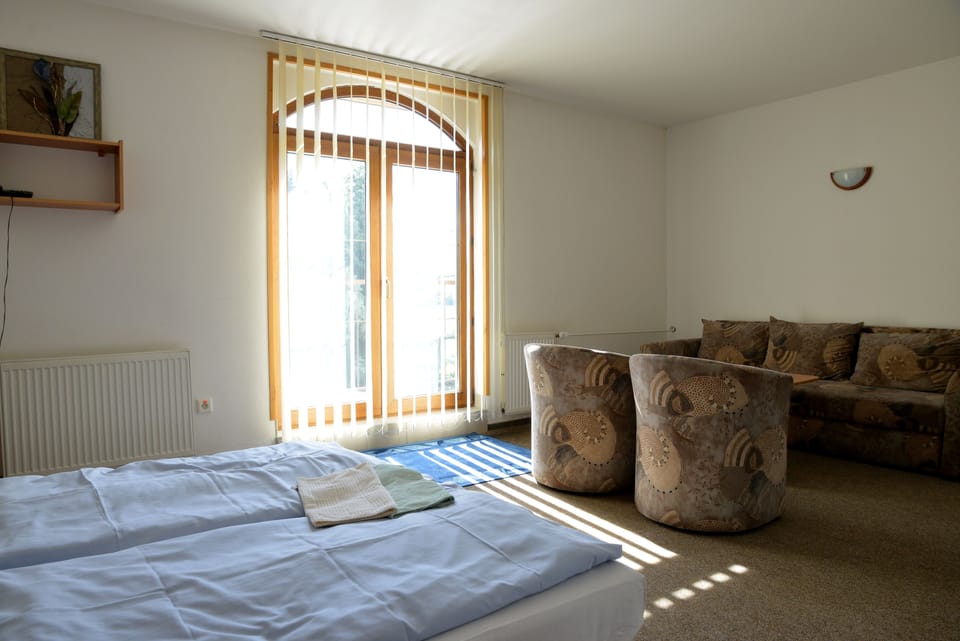 Standard Double Room | Desk, cribs/infant beds, rollaway beds, free WiFi