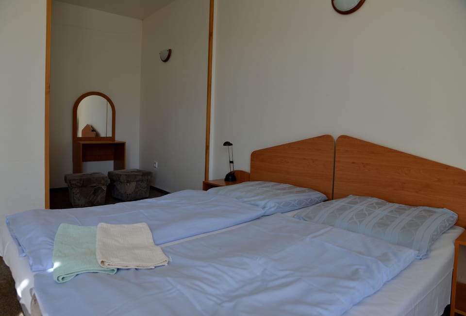 Desk, cribs/infant beds, rollaway beds, free WiFi