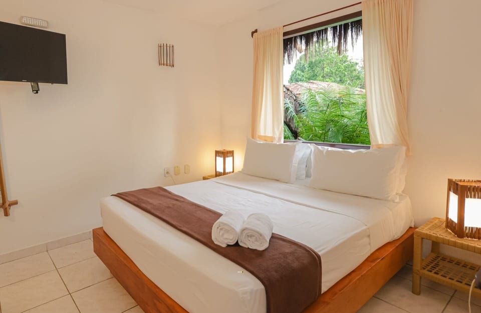 Quarto conforto (3 pessoas) | Minibar, free WiFi, bed sheets