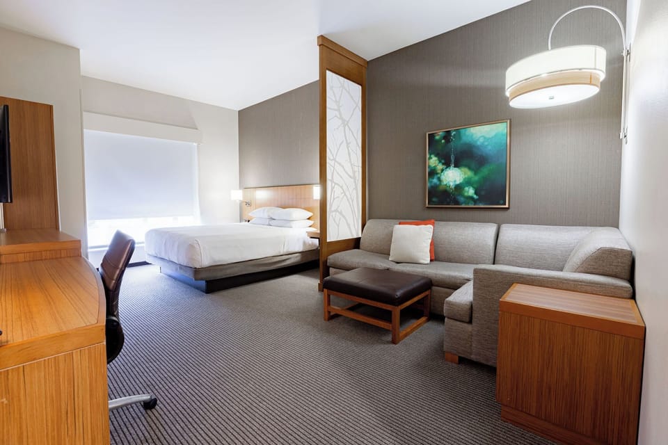 Desk, blackout drapes, iron/ironing board, free WiFi
