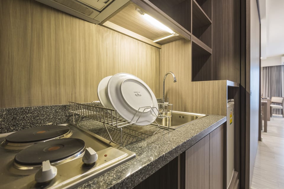 Fridge, microwave, stovetop, electric kettle