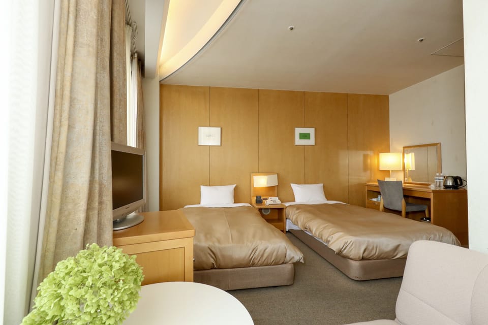 Twin Room, Non Smoking | Desk, free WiFi, bed sheets, wheelchair access