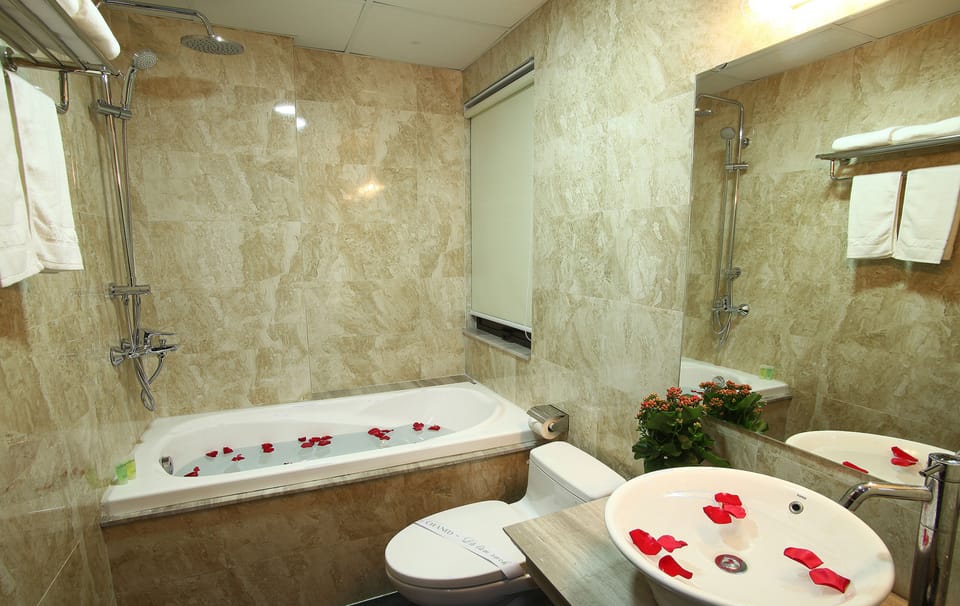 Standard Room | Bathroom | Free toiletries, hair dryer, slippers, bidet